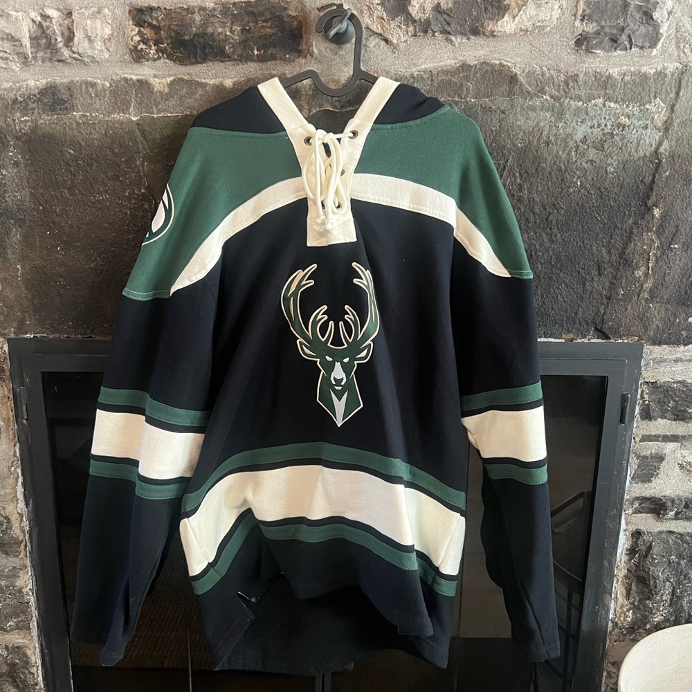 Hoodie 47 Milwaukee bucks nba size large like new